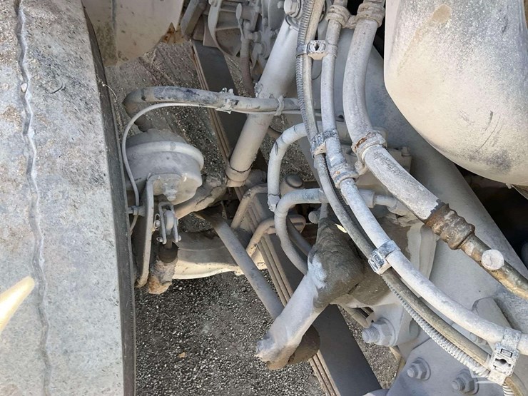 2014-freightliner-114sd-image-11