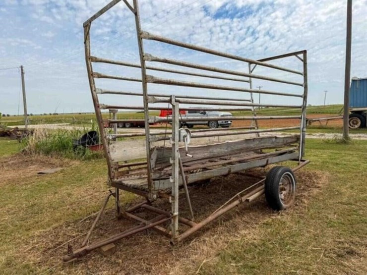 portable-livestock-loading-chute-image-1