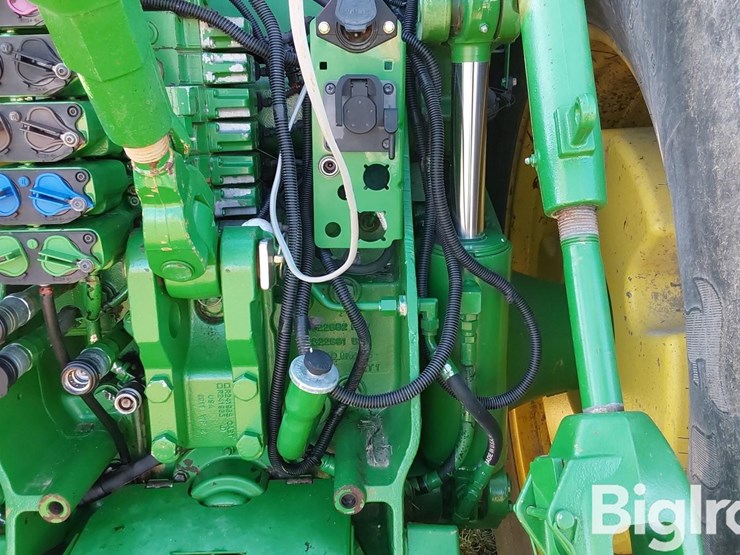 2012-john-deere-8335r-image-19