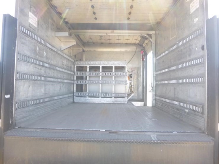 2014-isuzu-nqr-image-9
