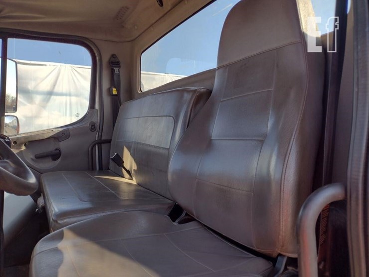 2015-freightliner-business-class-m2-106-image-14