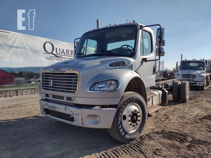 2015-freightliner-business-class-m2-106-image-43