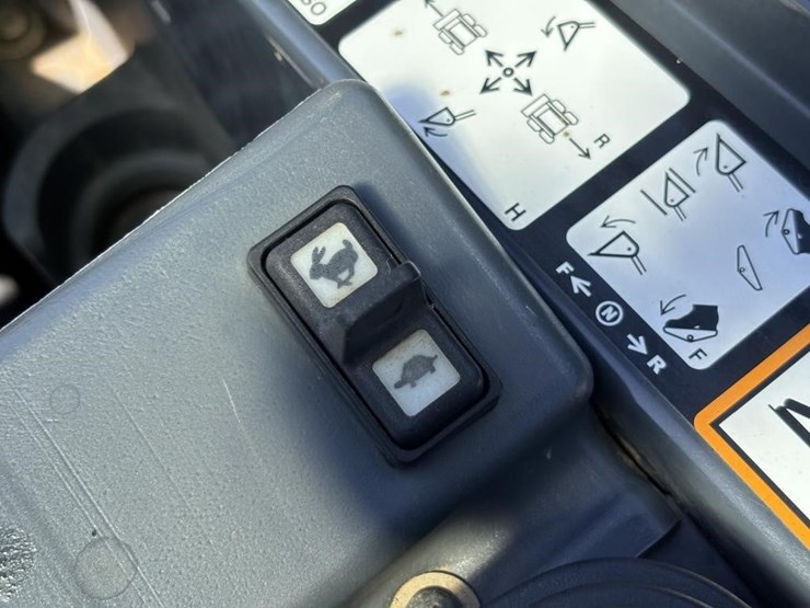deere-333g-image-30