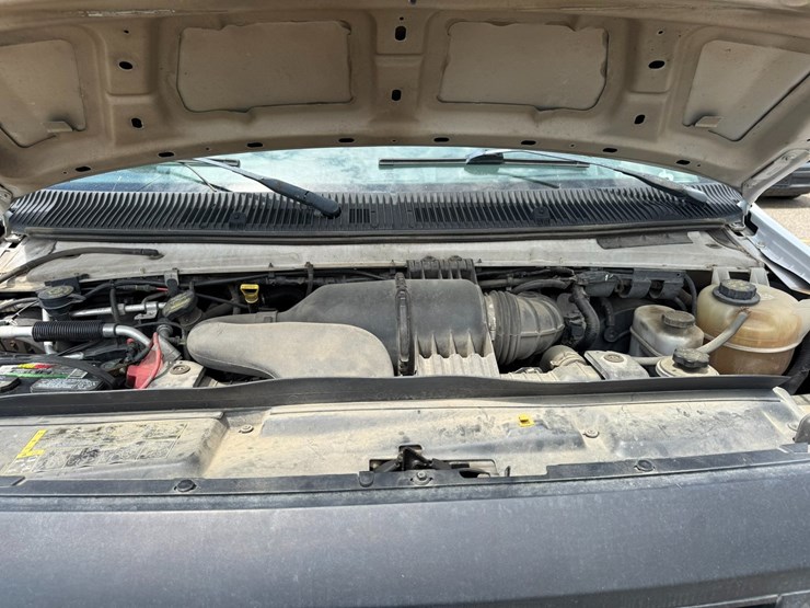 2011-ford-cargo-image-23