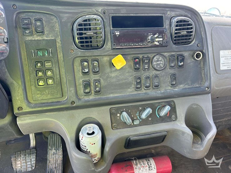 2019-freightliner-m2-106-image-16