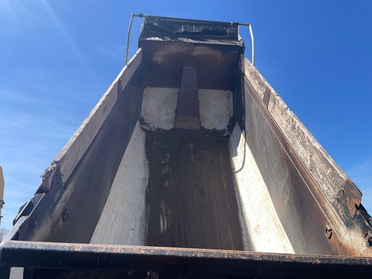 #4014-•-2013-quad-axle-mack-dump-truck-(has-wi-title)-image-150