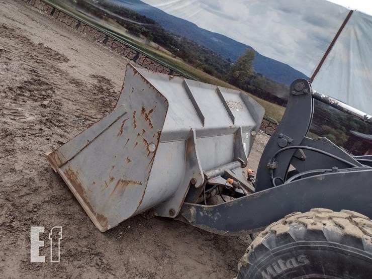 deere-204l-image-23