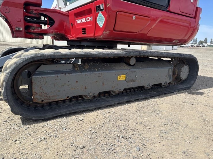 2020-takeuchi-tb240-image-20
