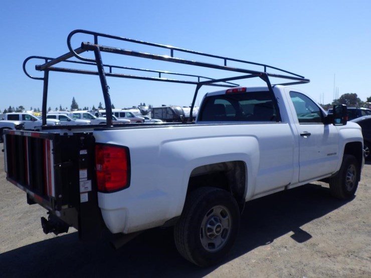 2018-chevrolet-2500hd-image-3