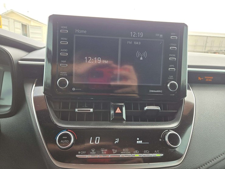 2021-toyota-corolla-se-sedan-4d-image-17