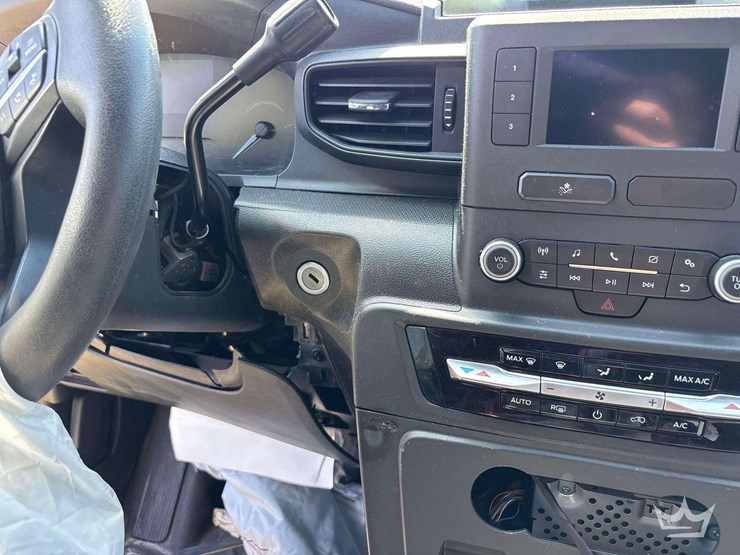2020-ford-explorer-image-15