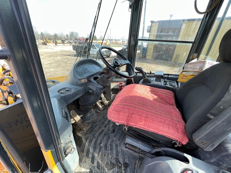 2005-komatsu-wa320-5l-image-40