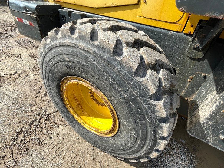 2005-komatsu-wa320-5l-image-24