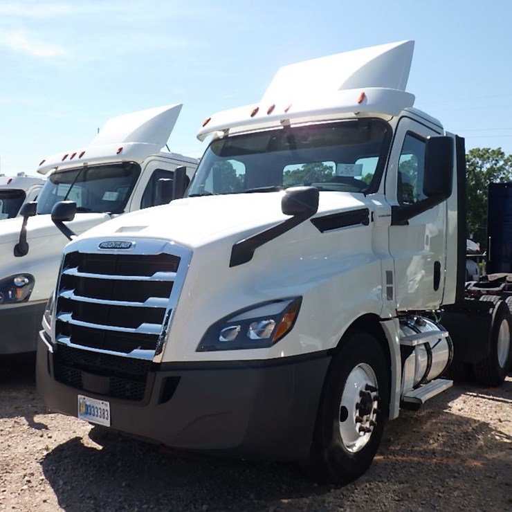 2018 FREIGHTLINER CASCADIA 126