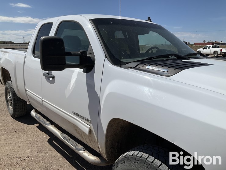 2013-chevrolet-silverado-2500-image-11