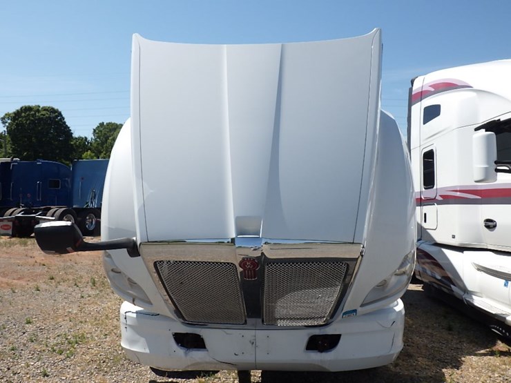 2016-kenworth-t680-image-33