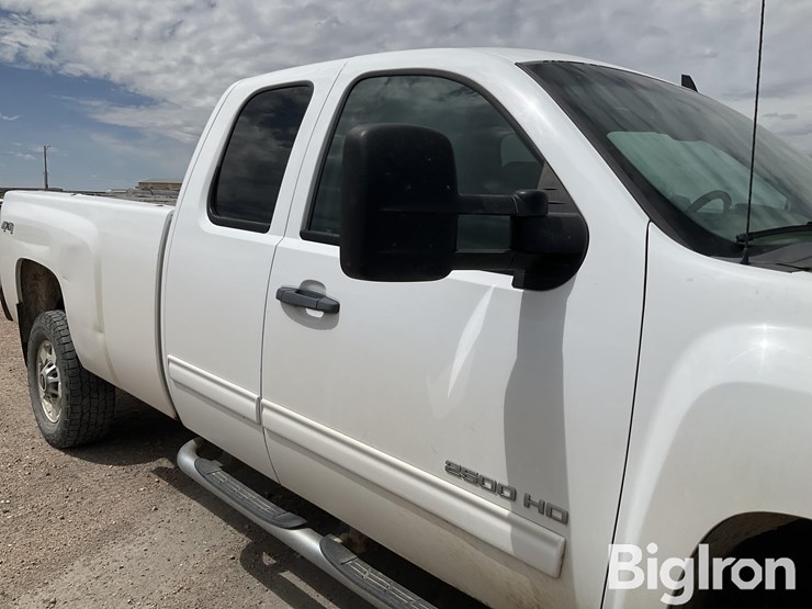 2012-chevrolet-silverado-2500-image-11