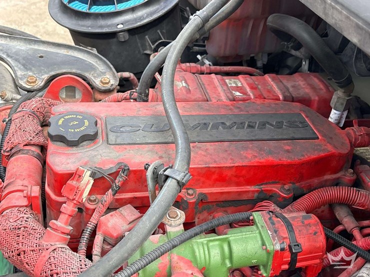 2015-freightliner-m2-106-image-17