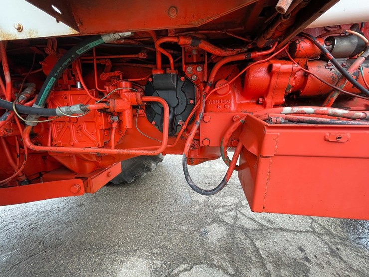 #4064-•-case-1370-tractor-image-33