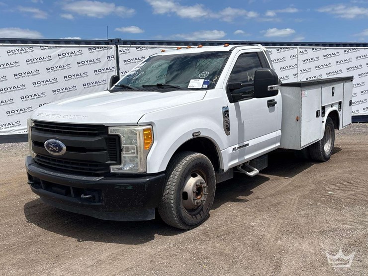 2017-ford-f350-image-1