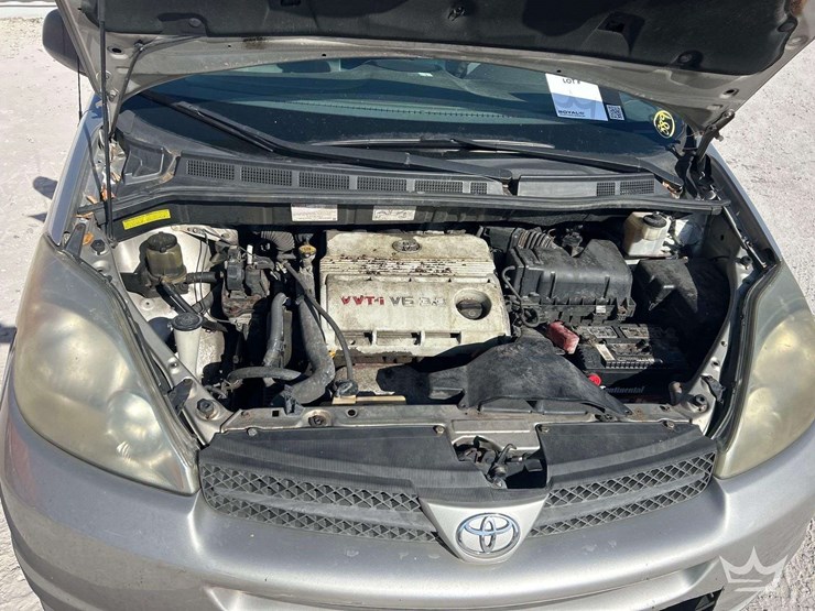 2004-toyota-sienna-image-9
