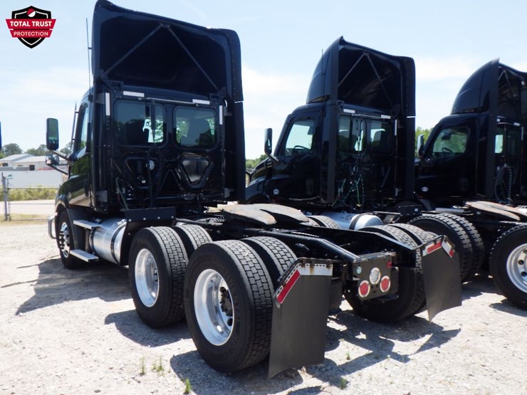 2022-freightliner-cascadia-116-image-11
