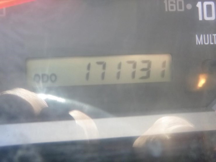 2014-isuzu-nqr-image-23