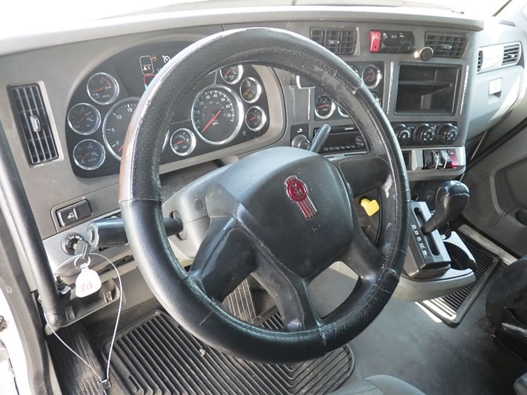 2016-kenworth-t680-image-24