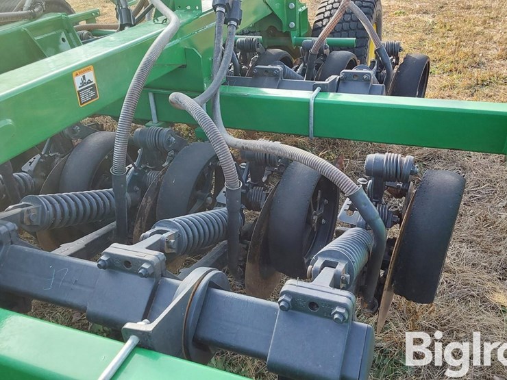 2019-john-deere-n536-image-17