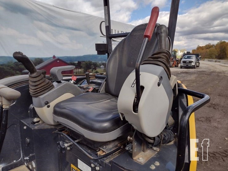 2022-deere-26g-image-12