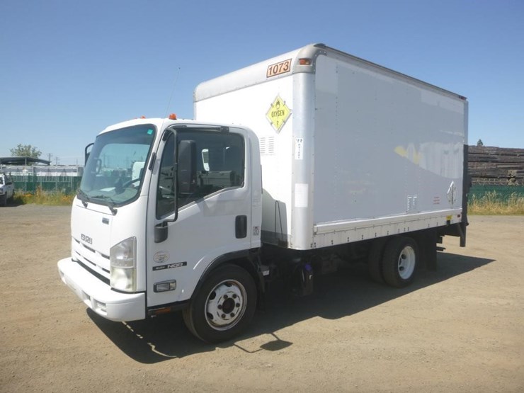 2014-isuzu-nqr-image-1