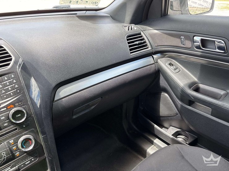 2017-ford-explorer-image-19