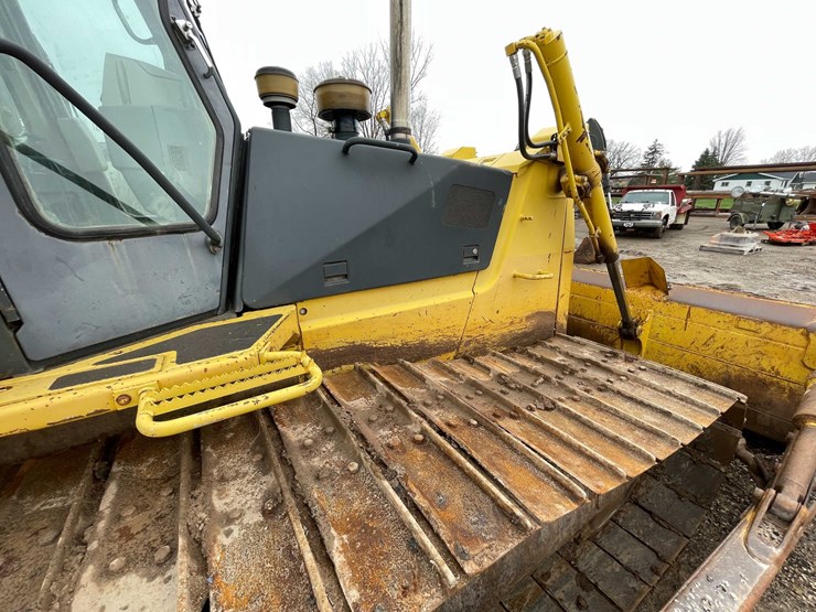 komatsu-d65px-12-image-33