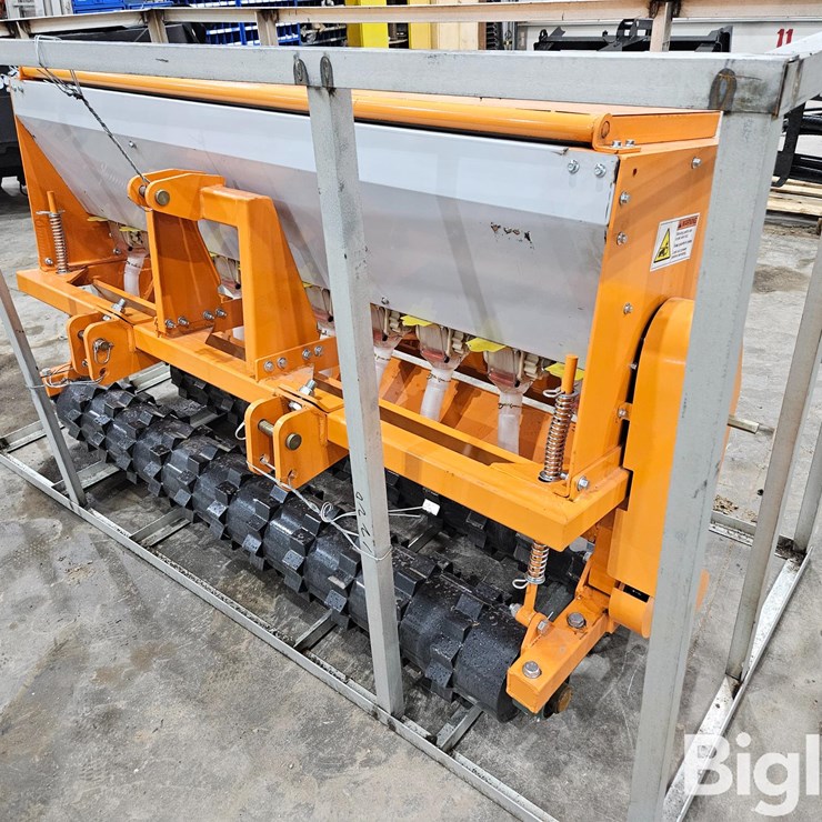 2025 CATERPILLAR 12