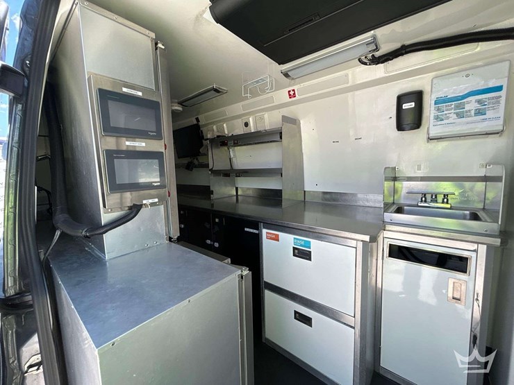 2021-mercedes-benz-sprinter-4500-image-24