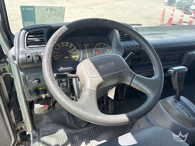 2007-isuzu-npr-image-14