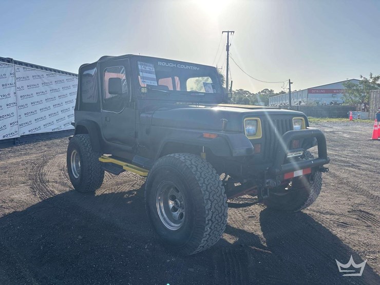 1995-jeep-wrangler-image-2