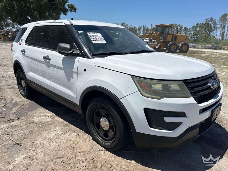 2016-ford-explorer-image-2