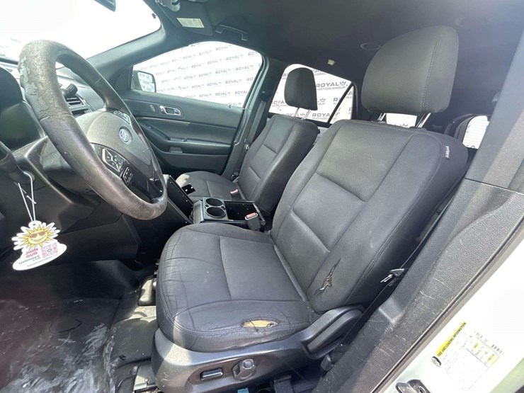 2017-ford-explorer-image-12