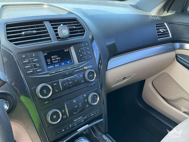 2017-ford-explorer-image-14