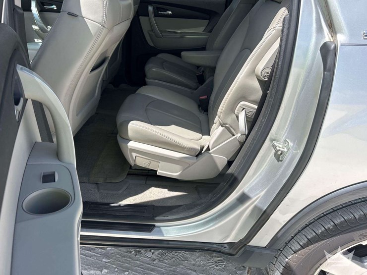 2012-gmc-acadia-image-16