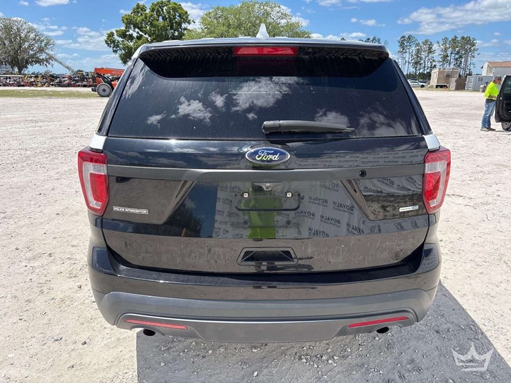 2017-ford-explorer-image-31