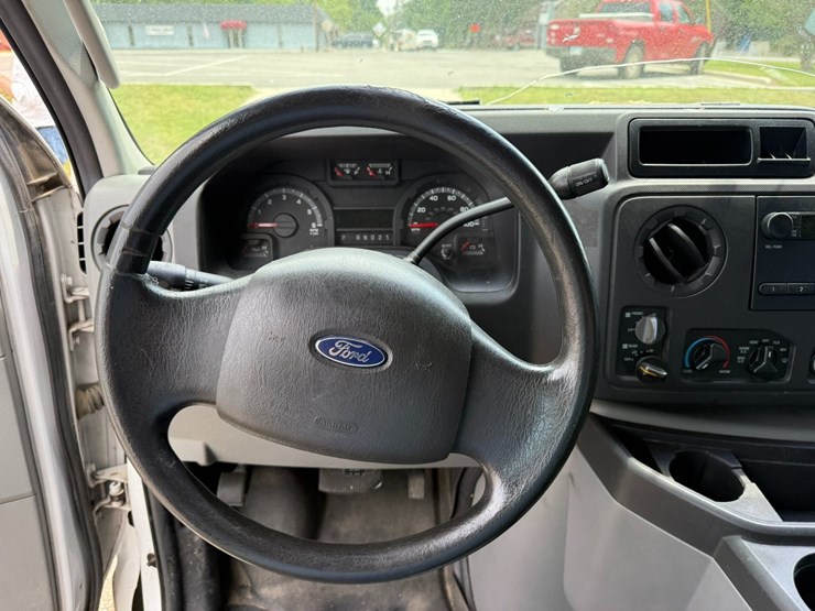 2011-ford-cargo-image-39