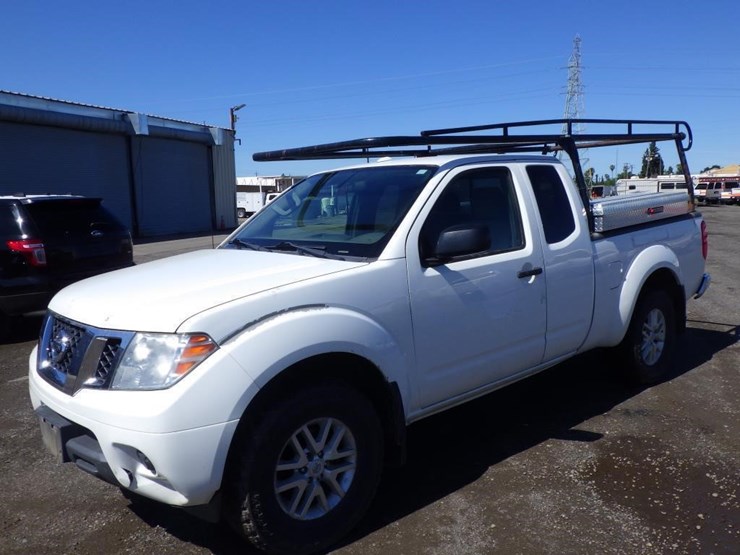 2018-nissan-frontier-image-1