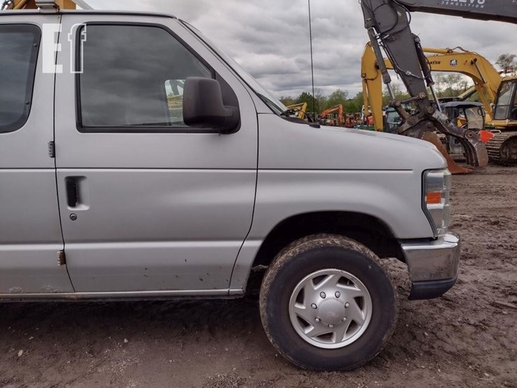 2012-ford-e250-image-19