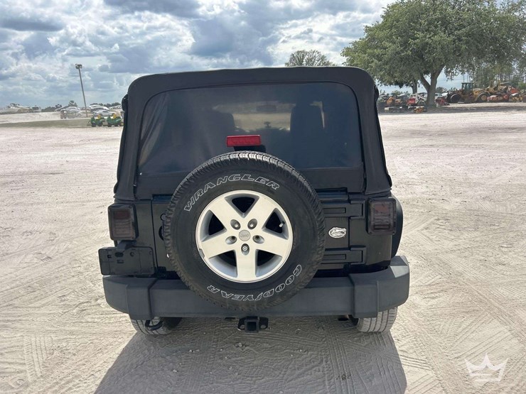 2013-jeep-wrangler-image-18