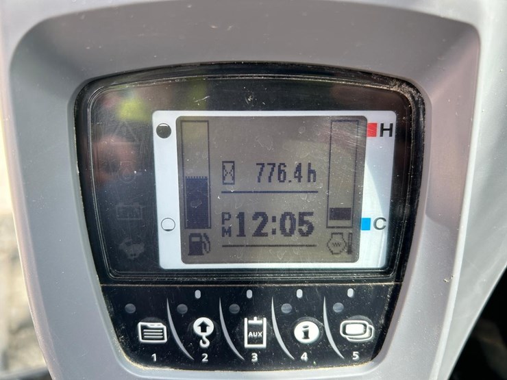 2019-kubota-kx040-4-image-22