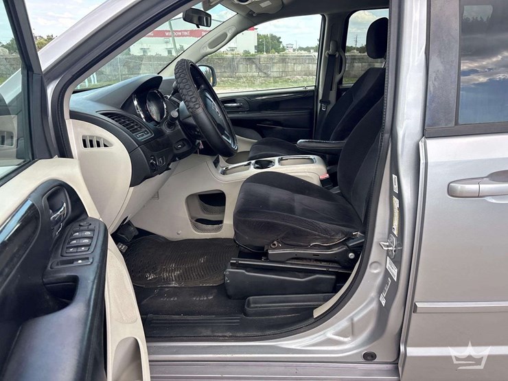 2014-dodge-grand-caravan-image-11