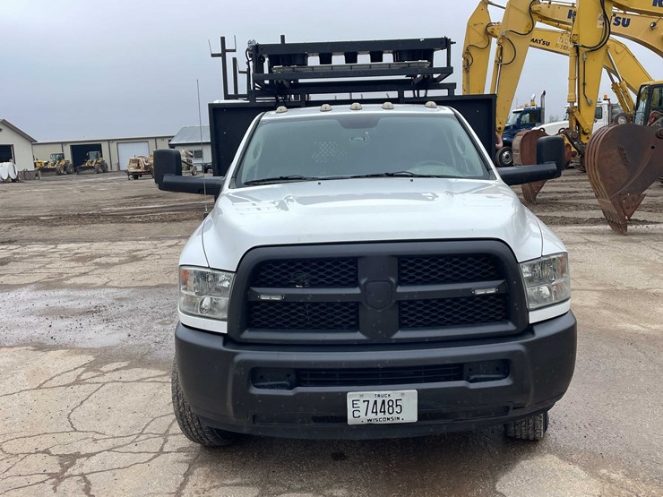 2015-dodge-ram-3500-image-2
