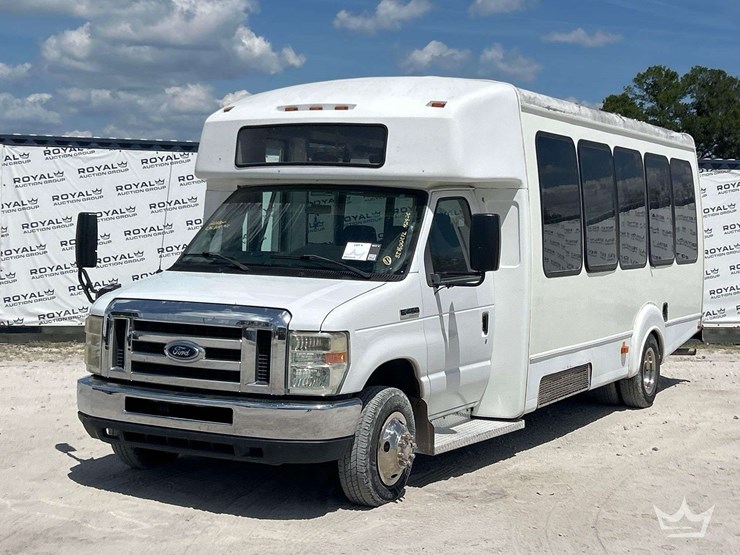 2013-ford-e450-image-1